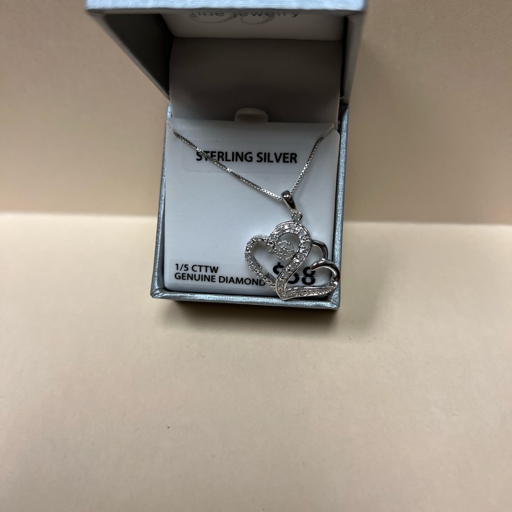 Sterling silver pendant necklace and diamonds